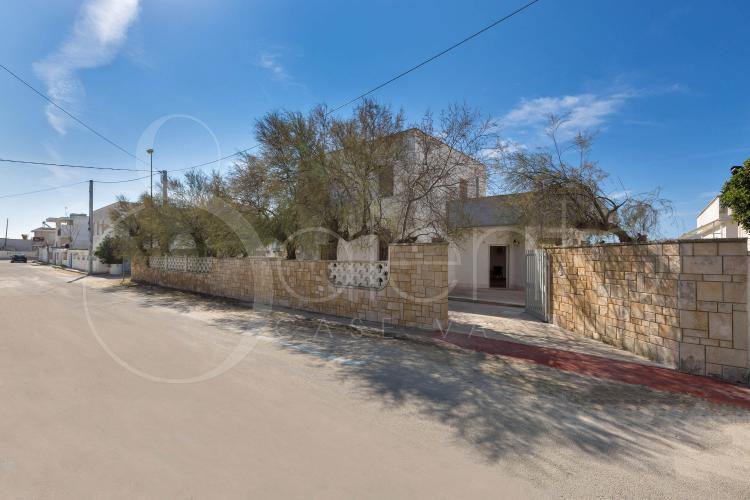 Casa Vacanze Sulla Spiaggia Di Torre Lapillo Villa Tramontana