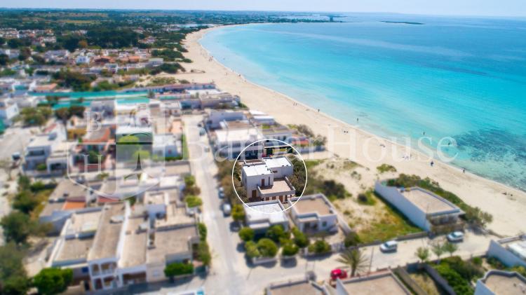 Casa Vacanze Sulla Spiaggia Di Torre Lapillo Villa Tramontana