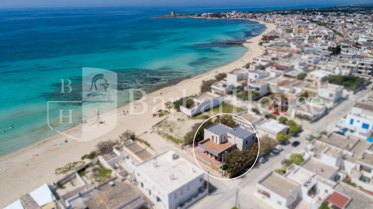 Casa Vacanze Sulla Spiaggia Di Torre Lapillo Villa Tramontana